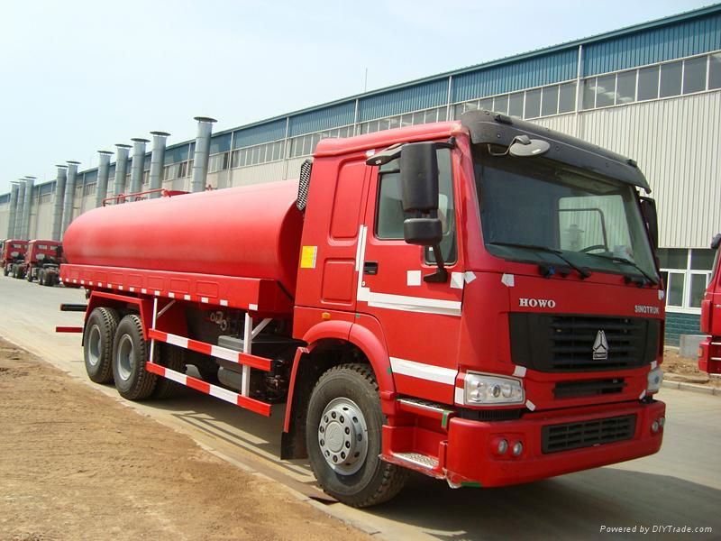 Sprinkler Truck for cleaning the roads 5