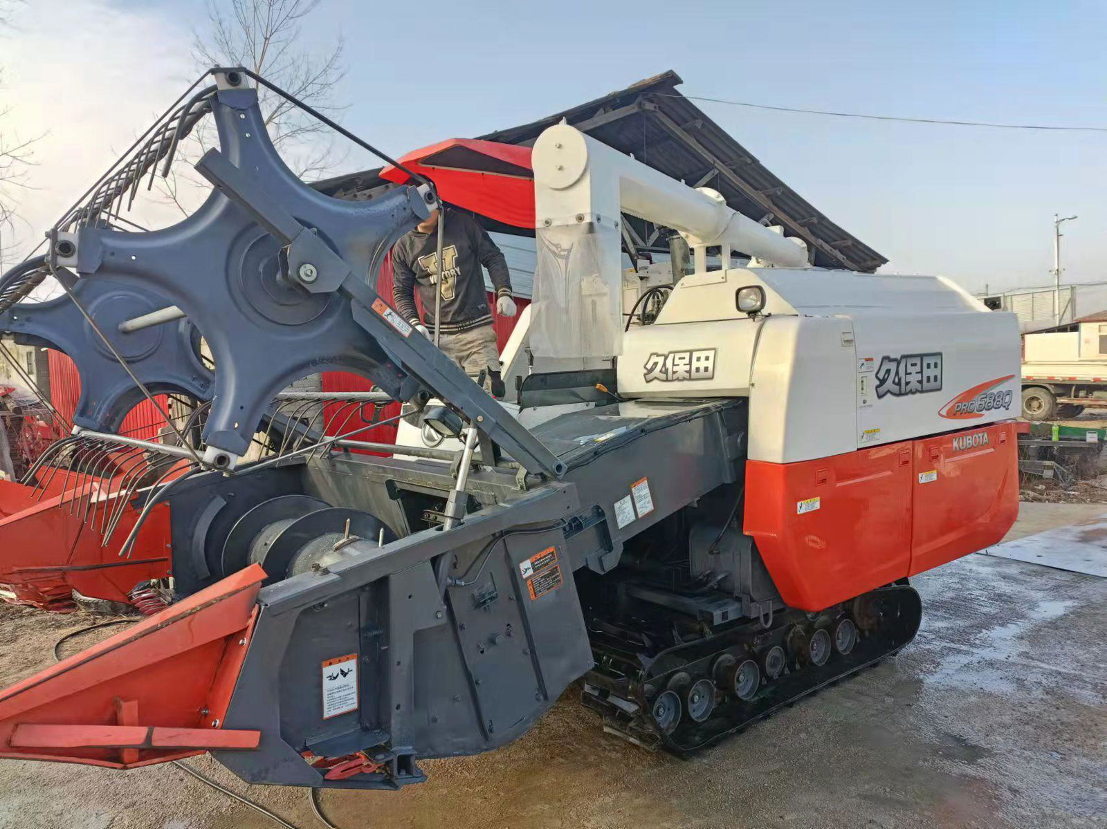 Used Old Second hand Kubota Rice combine harvesters 2