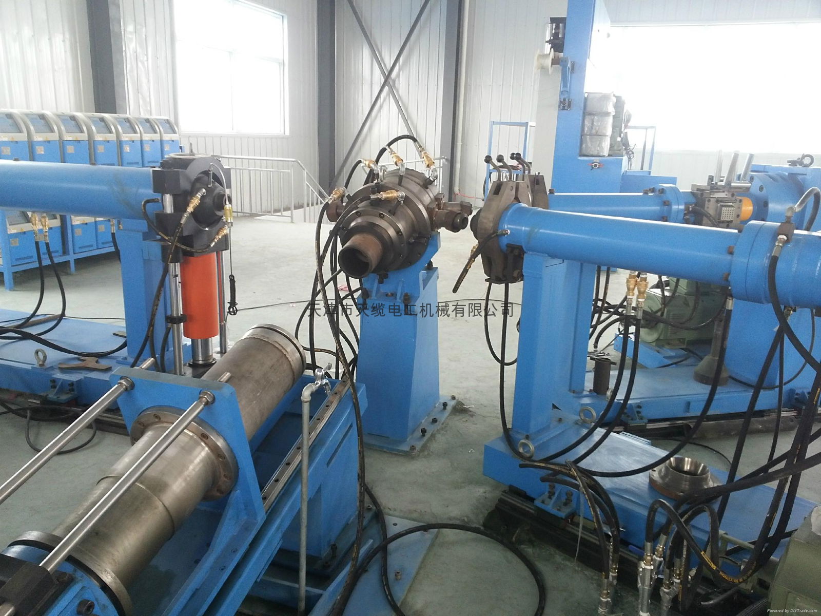 The rubber three-layer co-extrusion continuous vulcanization production line