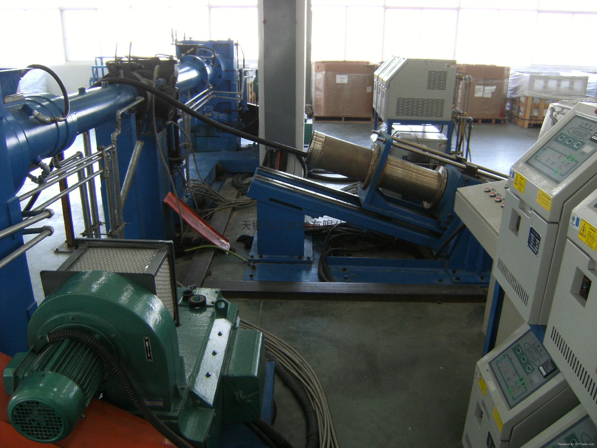 The doublelayer coextrusion continuous vulcanization production line