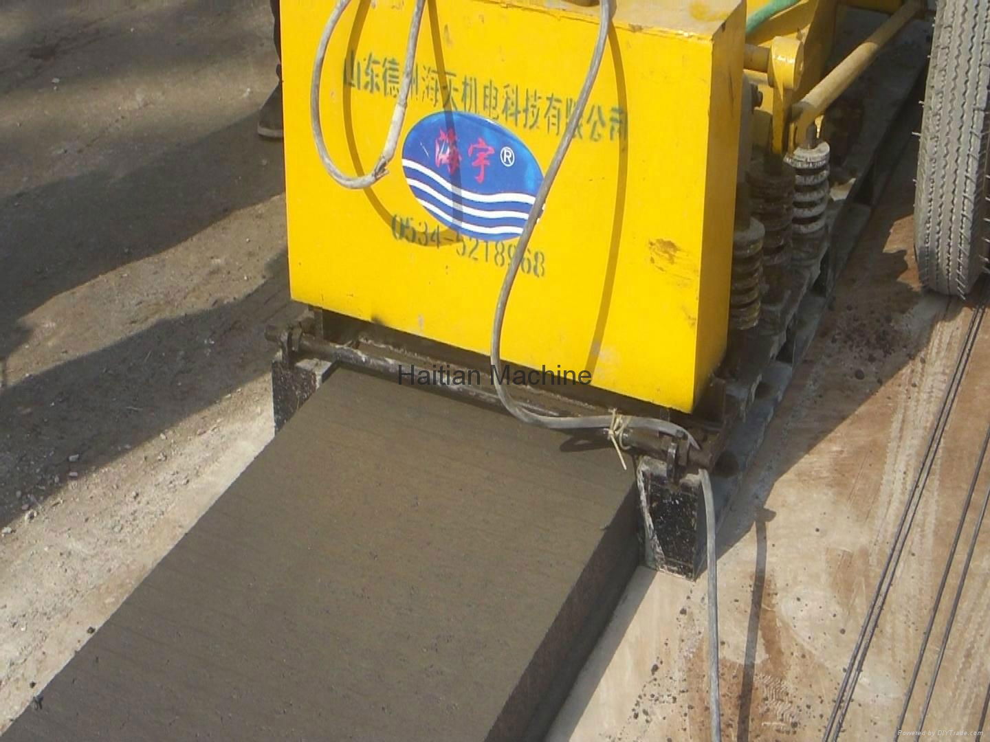 Concrete floor slab machine