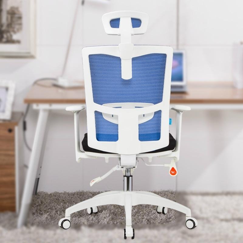 white plastic chair M31