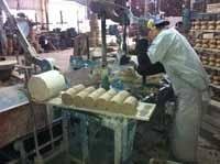 Ceramic shackle insulator manufacturing process