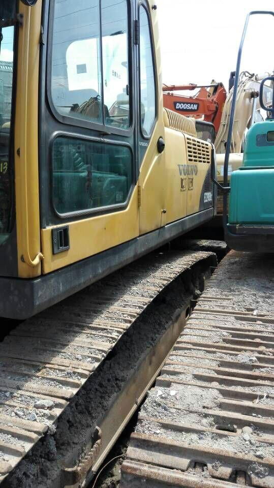 Used VOLVO EC240BLC Excavator 2