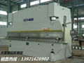 Hydraulic bending machine