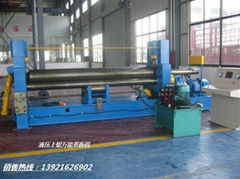 Hydraulic bending machine