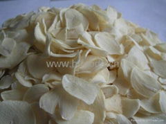 dehydrated garlic flakes