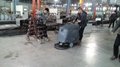 工廠地面保潔用電動手推式洗地機 5
