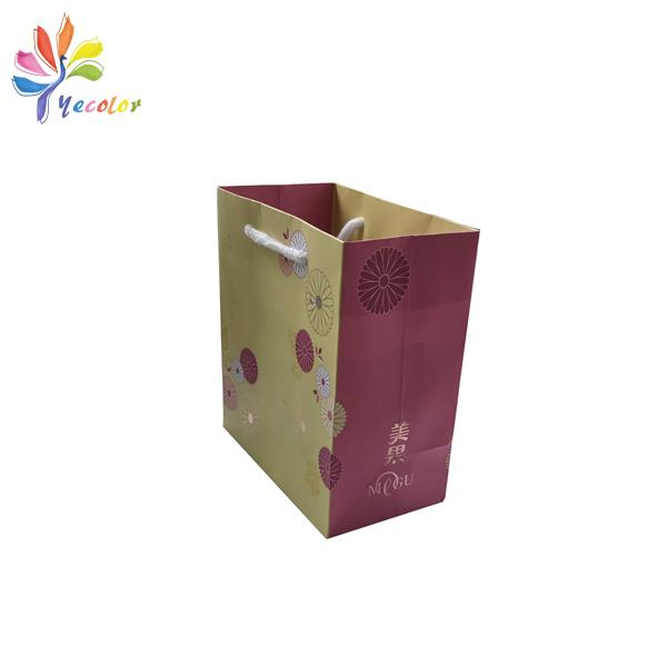 Customized paper bag for gift package  2