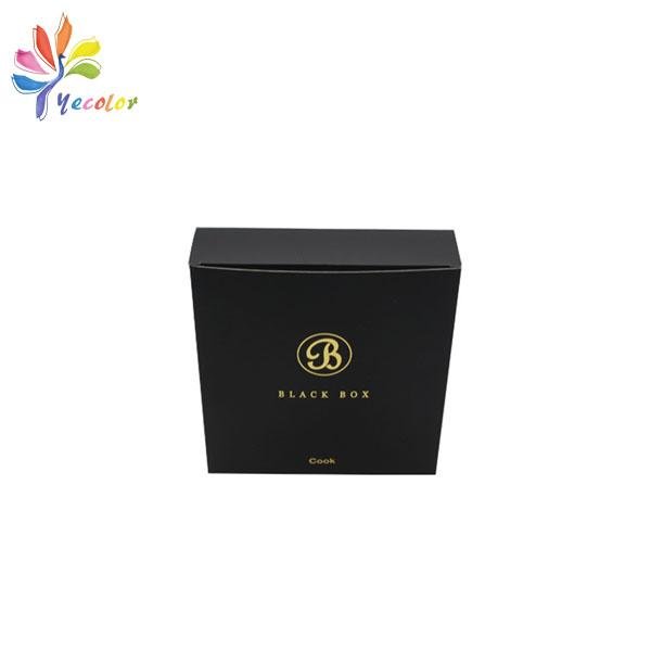 黑色烫金logo纸盒