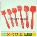 different kinds of kitchen utensils  4
