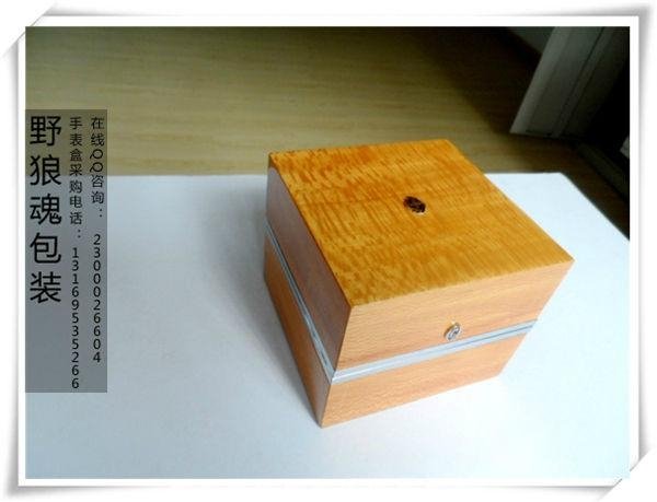 翻盖样式的木制喷漆手表盒 3