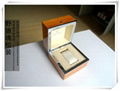 翻盖样式的木制喷漆手表盒 4