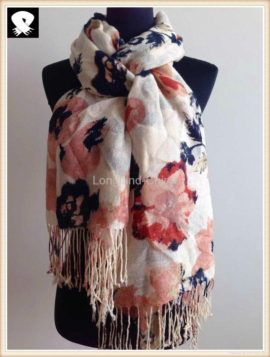 Super soft wool and acrylic scarf with spring flowers 2