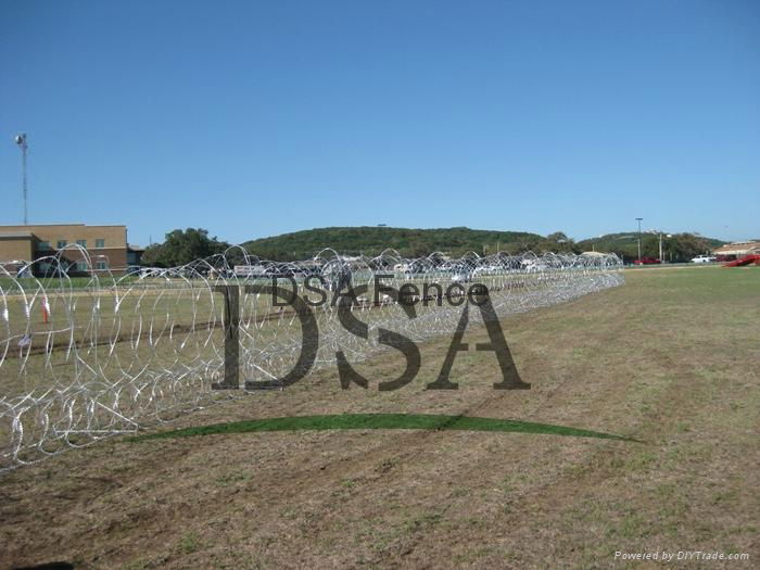 Blade type razor wire