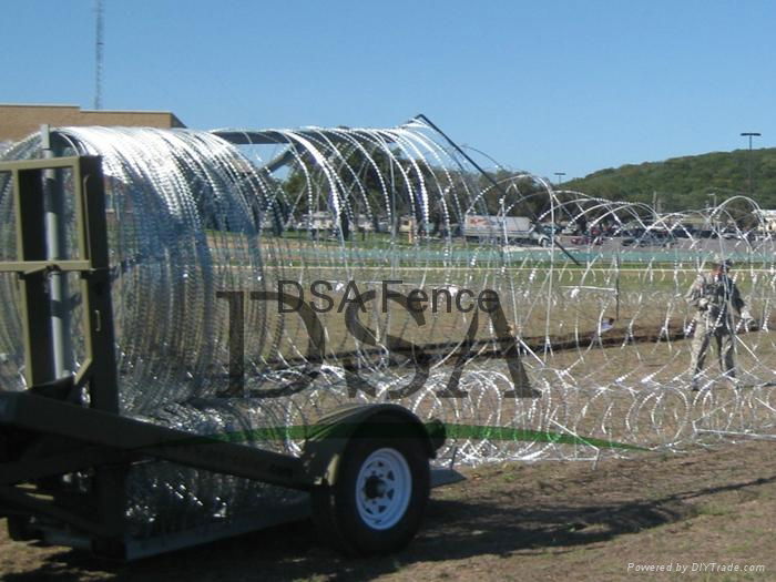 RAPID DEPLOYMENT OF HIGH DENSITY RAZOR WIRE   3