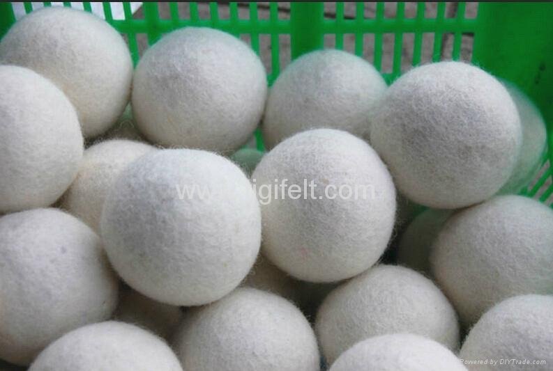 Merino wool dryer felt ball 3
