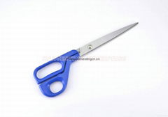 Stainless steel sewing scissors with plastic handle 