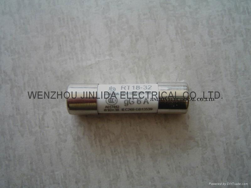 Cylindrical Fuse Link and Fuse Base (RT14, RT18, RT19) 3