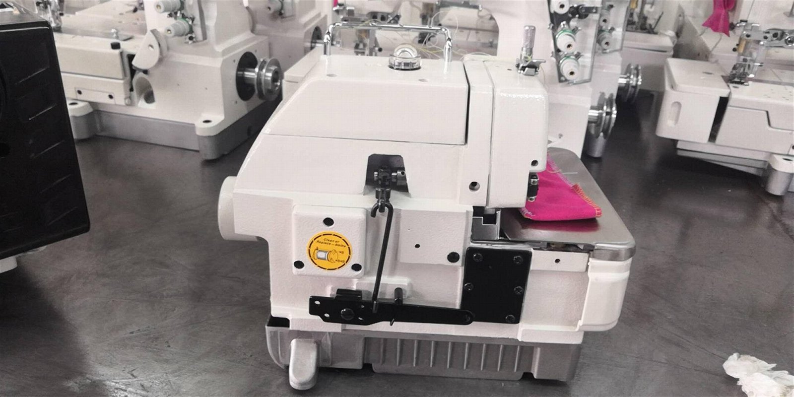 DT747 DOIT 4 Thread Flat Bed Overlock Sewing Industrial Machine 3