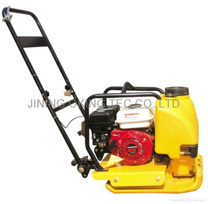 Concrete vibratory plate compactor