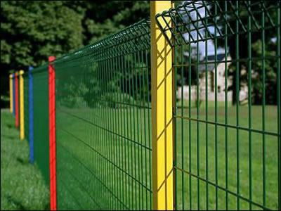 wire mesh fence