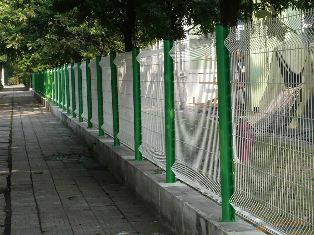 Green Plastic covered wire fencing China supplier 3