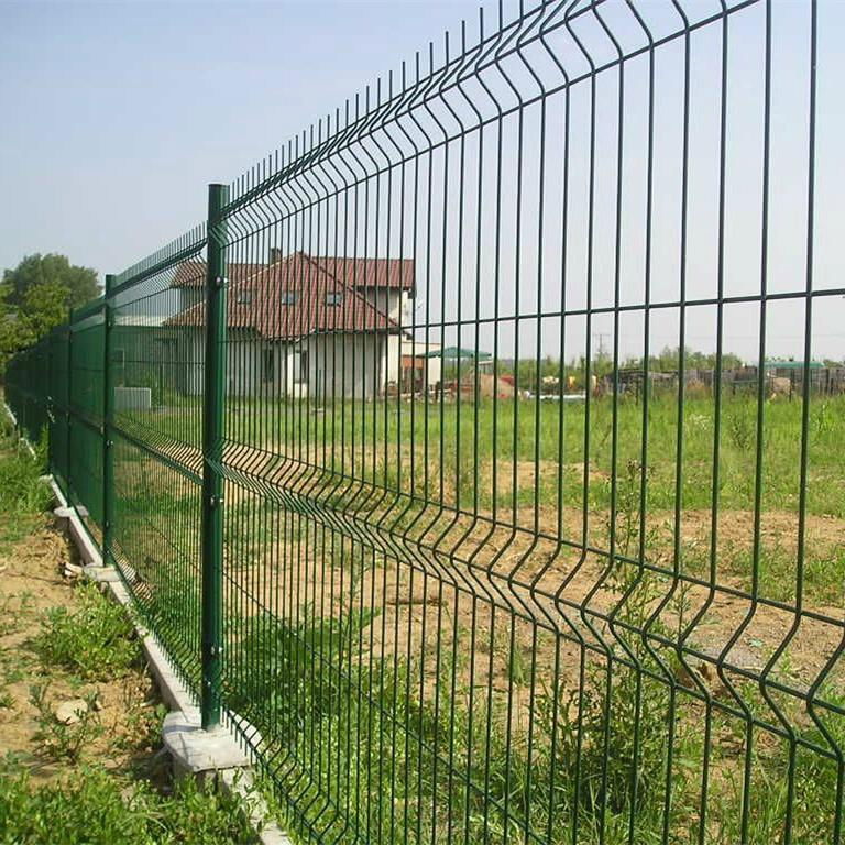 Green Plastic covered wire fencing China supplier 1