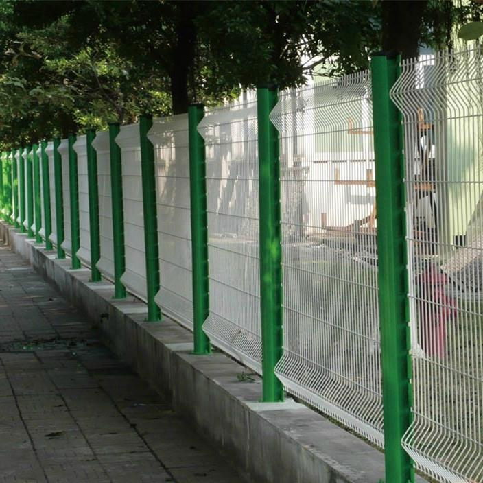 White PVC coated iron wire mesh fence panel low price 4