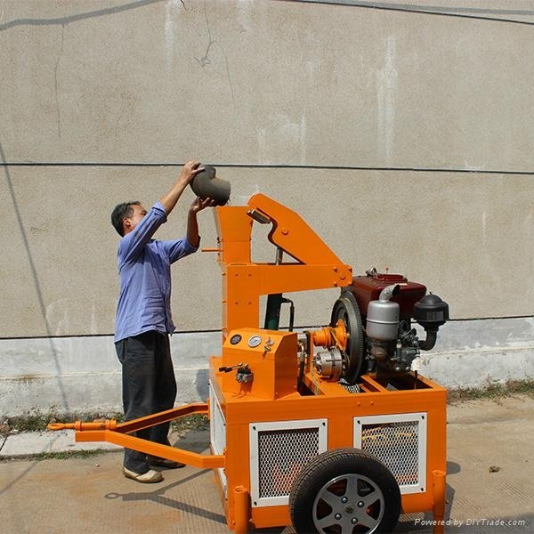 Mobile hollow brick moulding machine with vibration motor QT40-3A for sale with  2