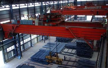 Overhead crane with magnet