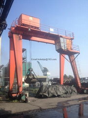 Power plant sludge treatment lifting machine