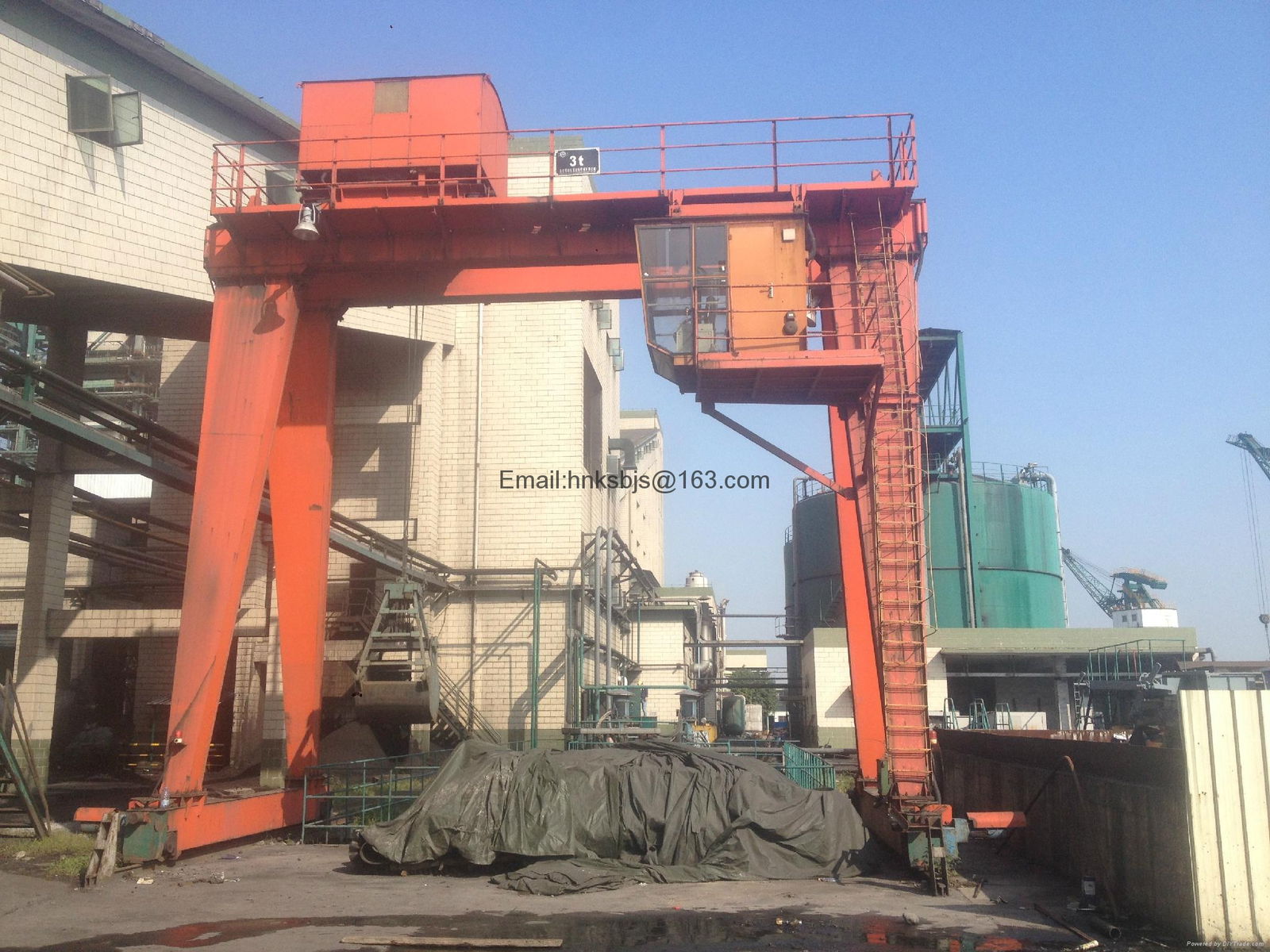 Power plant sludge treatment lifting machine