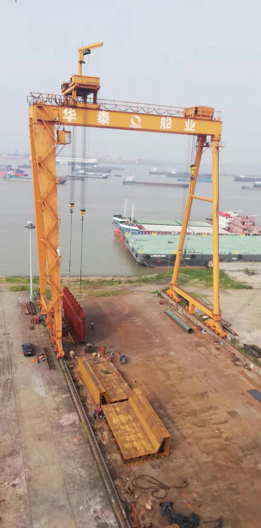 600吨门式起重机