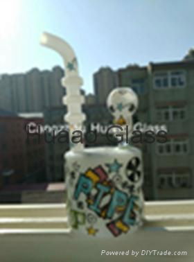 White cup with color logo bongs percolator bongs oil rigs glass bongs glass wate