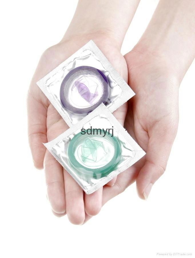 different colors and packages can be customized condom 4