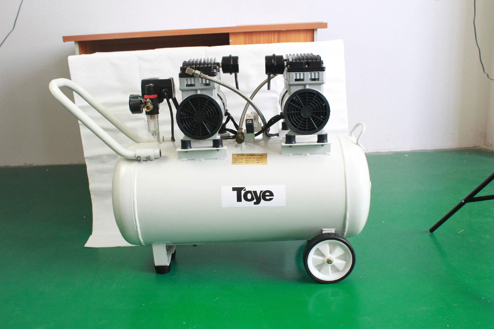 TOYE 3 Dental Chairs Silent Oil free Air Compressor  3