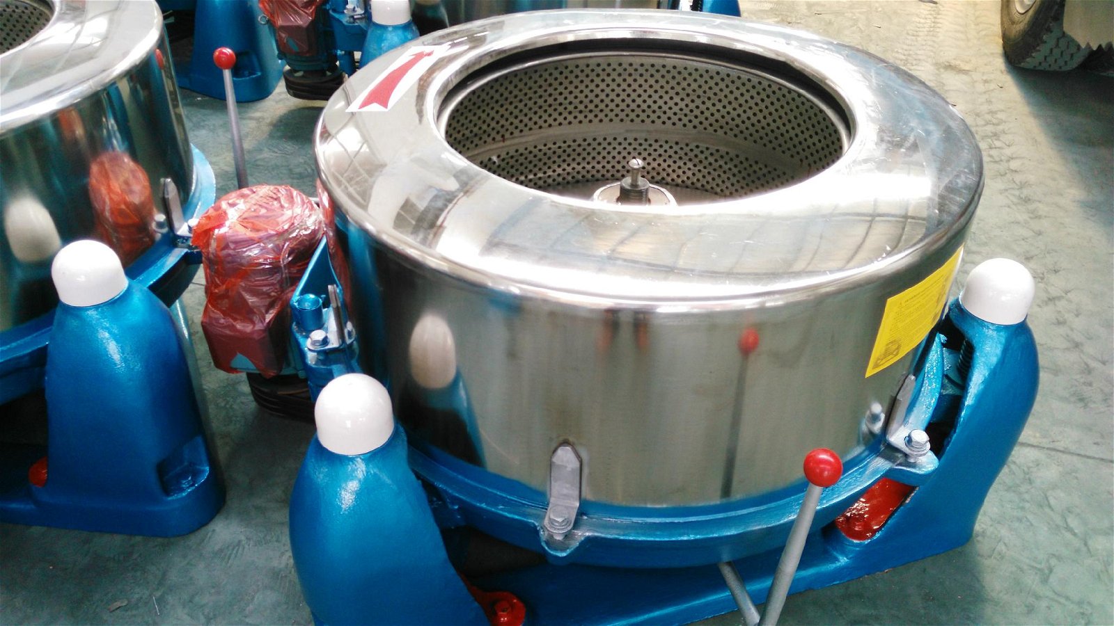 Tl-1200 (210Kg) Spin Dryer /Dewatering Machine for Laundry Busiess 2