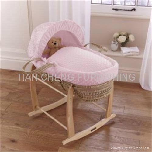 Baby Moses basket with fabric and wooden stand 2