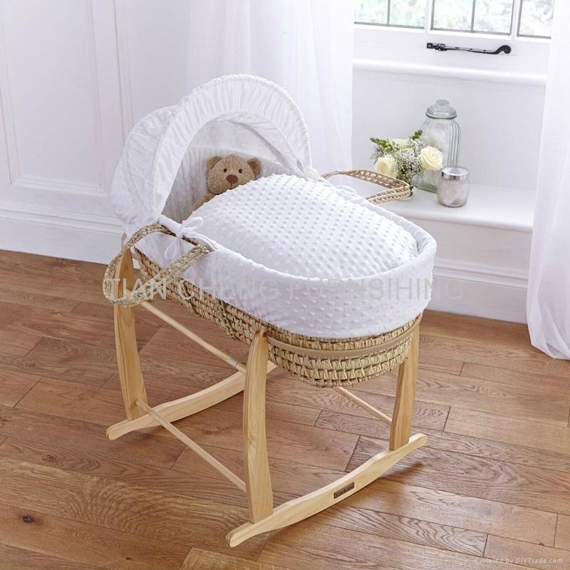Baby Moses basket with fabric and wooden stand 4