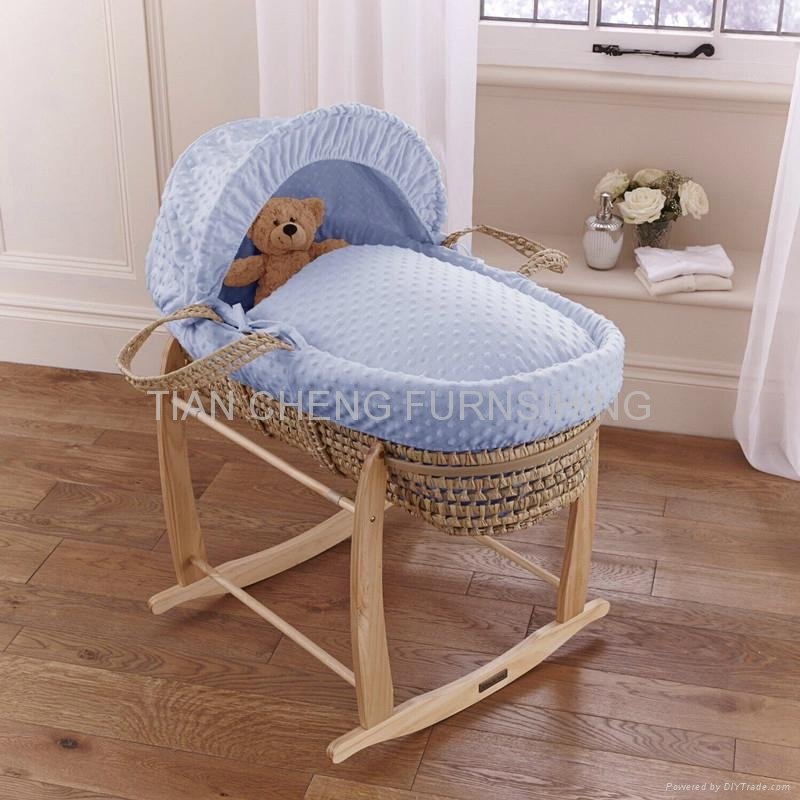 Baby Moses basket with fabric and wooden stand 5