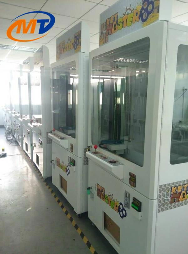 Golden Hand Winner Everytime Cheap Toy Crane Key Master Game Machine Hongyue China Manufacturer Amusement Facilities Entertainment