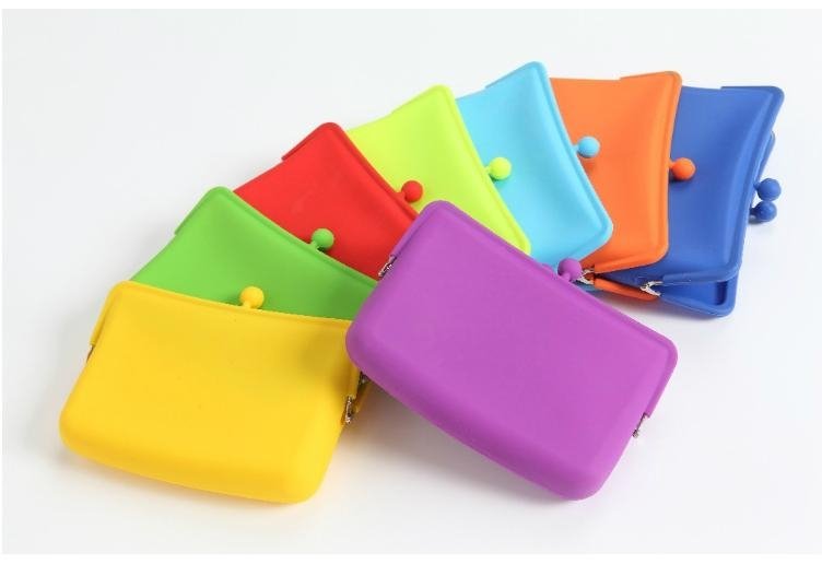 2015 newest fashion silicone pochi purse wallet to store little things