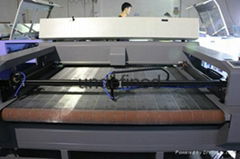 Laser fabric cutting machine with auto