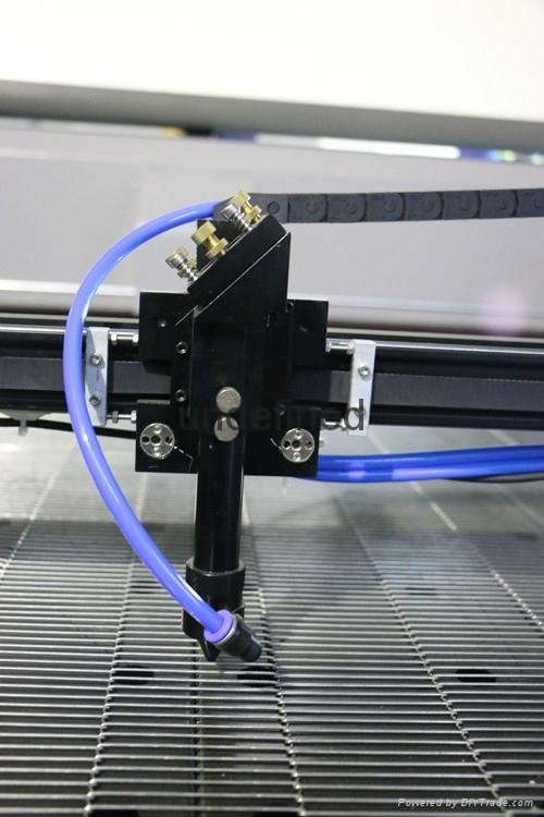 Laser fabric cutting machine with auto feeding system 3