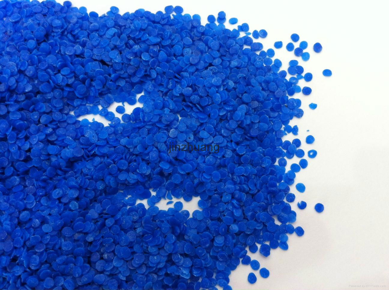 Novelty shaped speckles for detergent powder 2