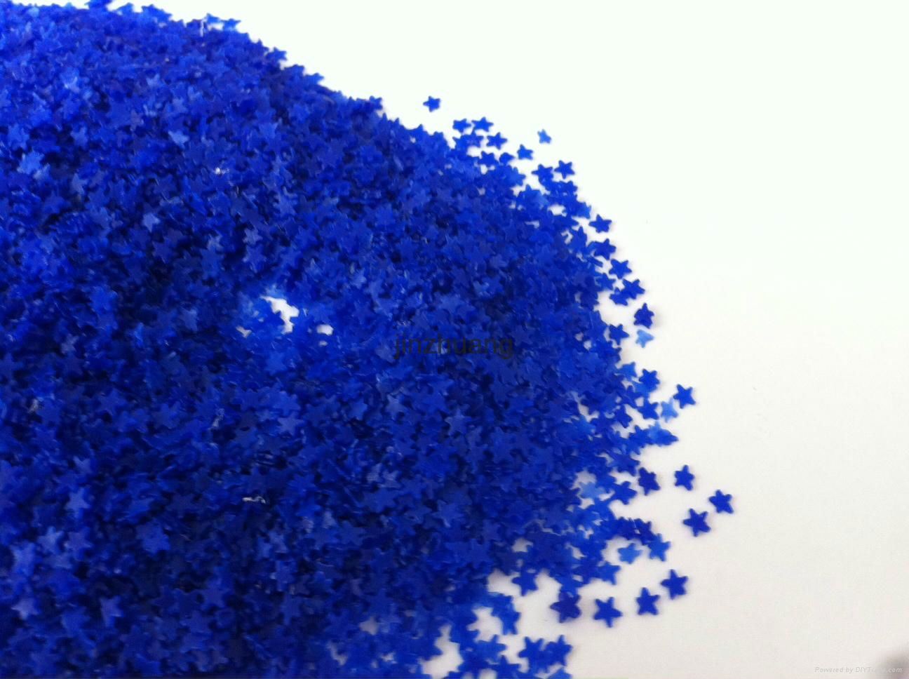 Novelty shaped speckles for detergent powder 3