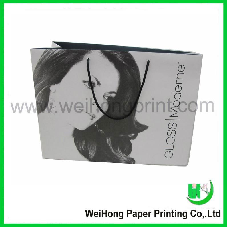 luxury paper shopping bag with custom logo printing for clothes 4