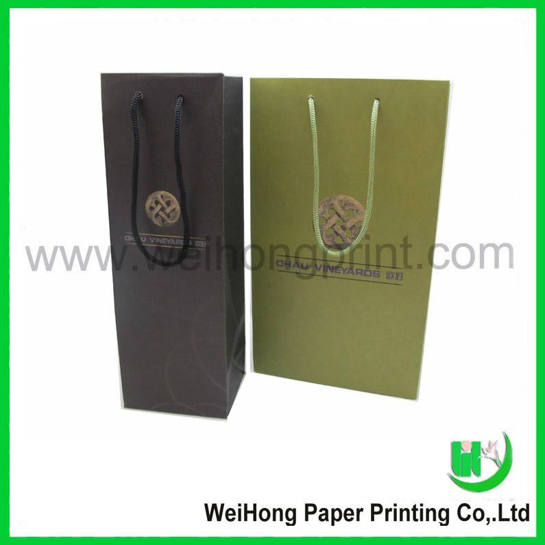 luxury paper shopping bag with custom logo printing for clothes 3