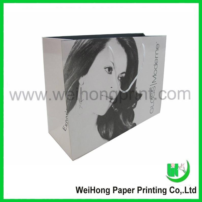 luxury paper shopping bag with custom logo printing for clothes 2